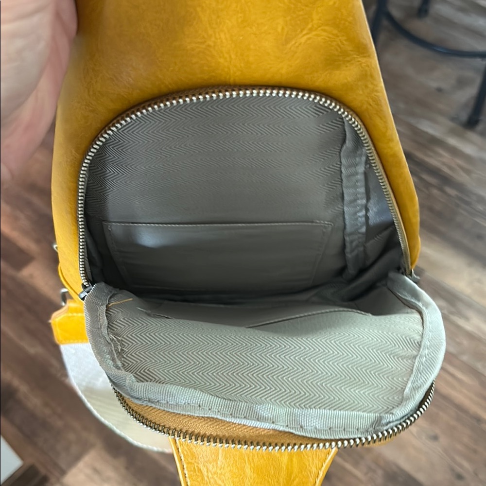 Cute Sling Bag - Picture 5 of 6